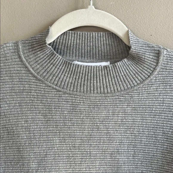 Gilli Long Sleeve Mock Neck Ribbed Knit Top Sweater Heather Grey size small - Picture 4 of 15